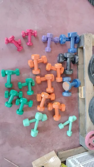 Pesas de colores para ejercicios