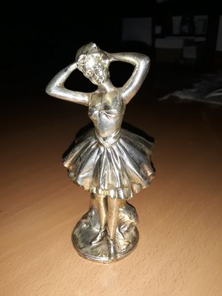 Figura bailarina bañada en plata