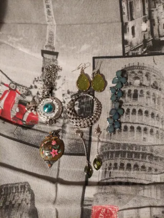 Conjunto de bisutería verde y plateada