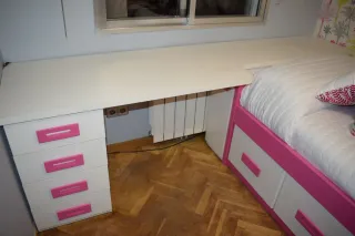 Escritorio y cama habitación infantil