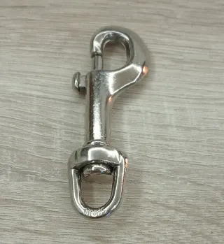 MOSQUETÓN DE BUCEO OJAL O PERNO PARA CORREA.