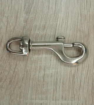 MOSQUETÓN DE BUCEO OJAL O PERNO PARA CORREA.