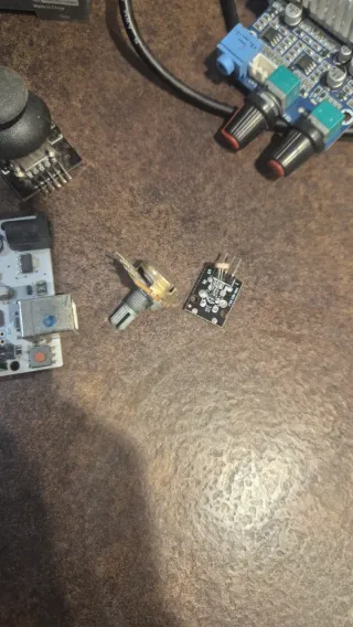 Arduino y Componentes Electrónicos