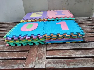 Alfombra estetillas puzzle infantil letras números