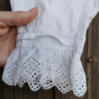 Camisón antiguo victoriano con encajes