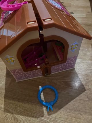 Establo de caballos de juguete