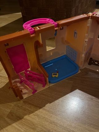 Establo de caballos de juguete