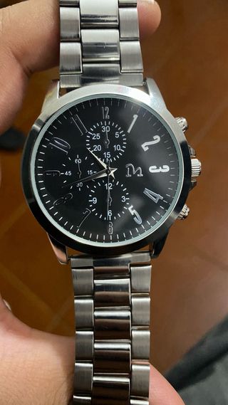 Reloj de pulsera de hombre plateado y negro