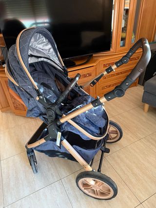 Cochecito de bebé azul casi nuevo