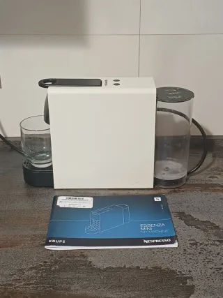 Cafetera Nespresso Krups Essenza Mini de capsulas