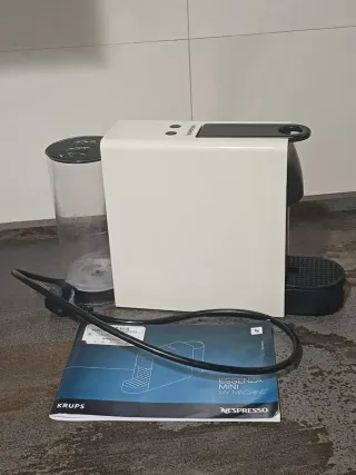Cafetera Nespresso Krups Essenza Mini de capsulas