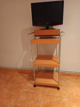 Carrito Estanterías Madera y Metal. TV no incluida