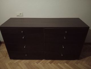 Cómoda de madera para ropa