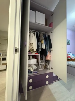 Habitación completa: armario, cama y cajonera