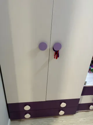 Habitación completa: armario, cama y cajonera