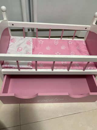 Cuna de madera para muñecas con cajón