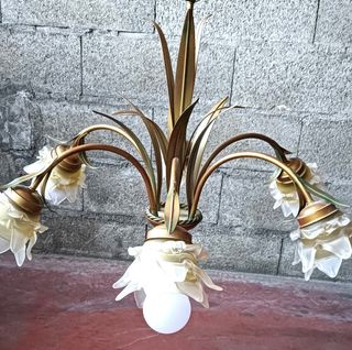 Lámpara de techo 5 tulipas dorada