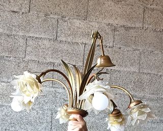 Lámpara de techo 5 tulipas dorada