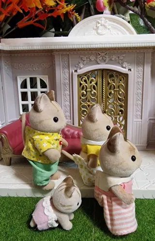 Familia Gatos Rayas Sylvanian Families