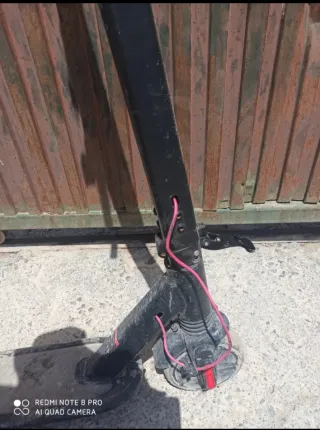 Patinete eléctrico negro