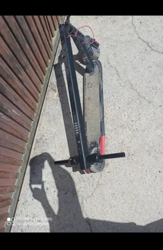Patinete eléctrico negro