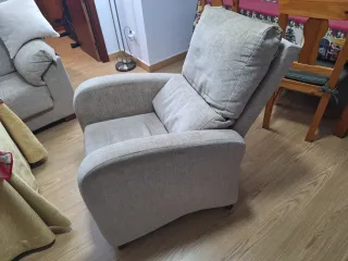 Sillón reclinable con reposapiés