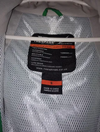 Chaqueta Trespass verde y amarilla para la nieve