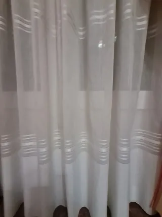 Edredón y cortinas a juego.