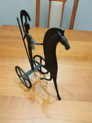 Figura de bronce carro griego