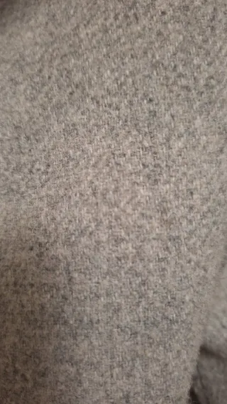 Abrigo Pimkie gris con capucha y pelo