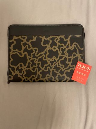 Maletín portapapeles Tous.