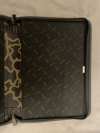 Maletín portapapeles Tous.