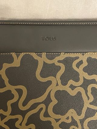 Maletín portapapeles Tous.