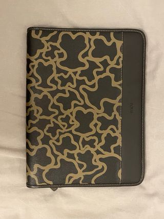 Maletín portapapeles Tous.