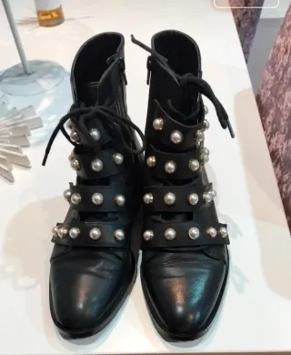 Botines negros con tachuelas Talla 38