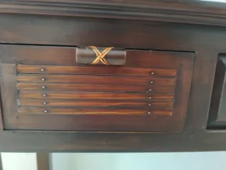 Aparador de madera oscuro Pieza de anticuario