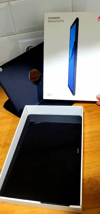 Huawei MediaPad T5 – Prácticamente Nuevo con funda
