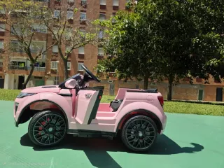 Coche eléctrico infantil rosa