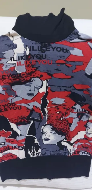 Camiseta mujer cuello alto estampado