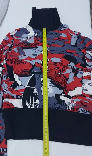 Camiseta mujer cuello alto estampado