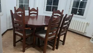 Mesa de comedor y 6 sillas de madera