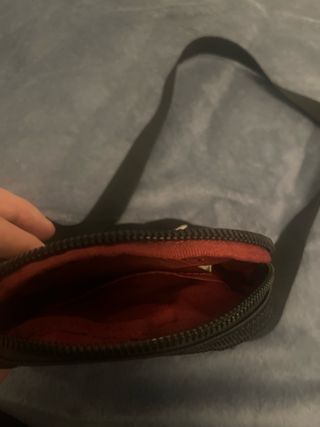 Bandolera Nike Negra con Bolsillos