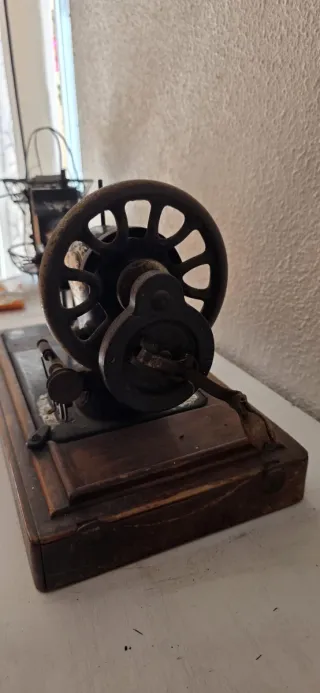 Máquina de coser antigua
