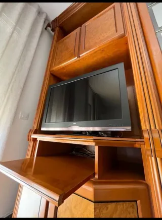 Mueble de salón comedor. Boiserie. Color cerezo.