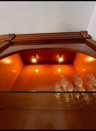 Mueble de salón comedor. Boiserie. Color cerezo.