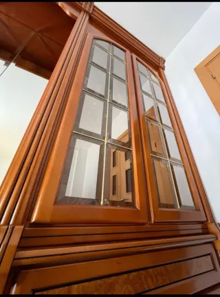 Mueble de salón comedor. Boiserie. Color cerezo.