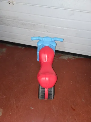 Moto correpasillos niño roja y azul