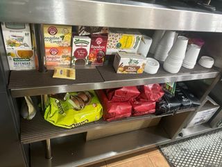 Mobiliario y maquinaria completa de cafeteria