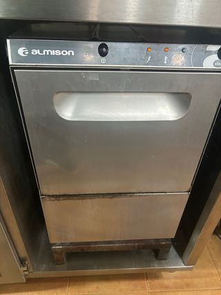 Mobiliario y maquinaria completa de cafeteria