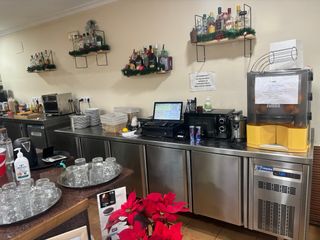 Mobiliario y maquinaria completa de cafeteria